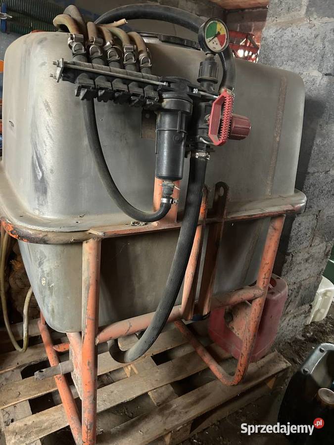 Opryskiwacz Jugosłowiański nieuszkodzony Zawieszane Pieczonogi sprzedam