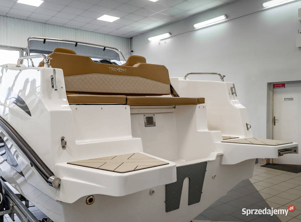 ŁÓDZ MOTOROWA KABINOWA 640 Z PRZYCZEPĄ DMC1500 warmińsko-mazurskie Mikołajki