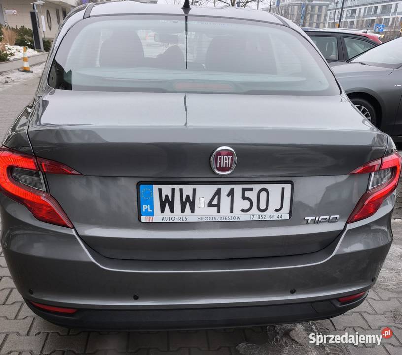 Samochód osobowy 1 właściciel salon fiat Tipo srebrny Warszawa sprzedam