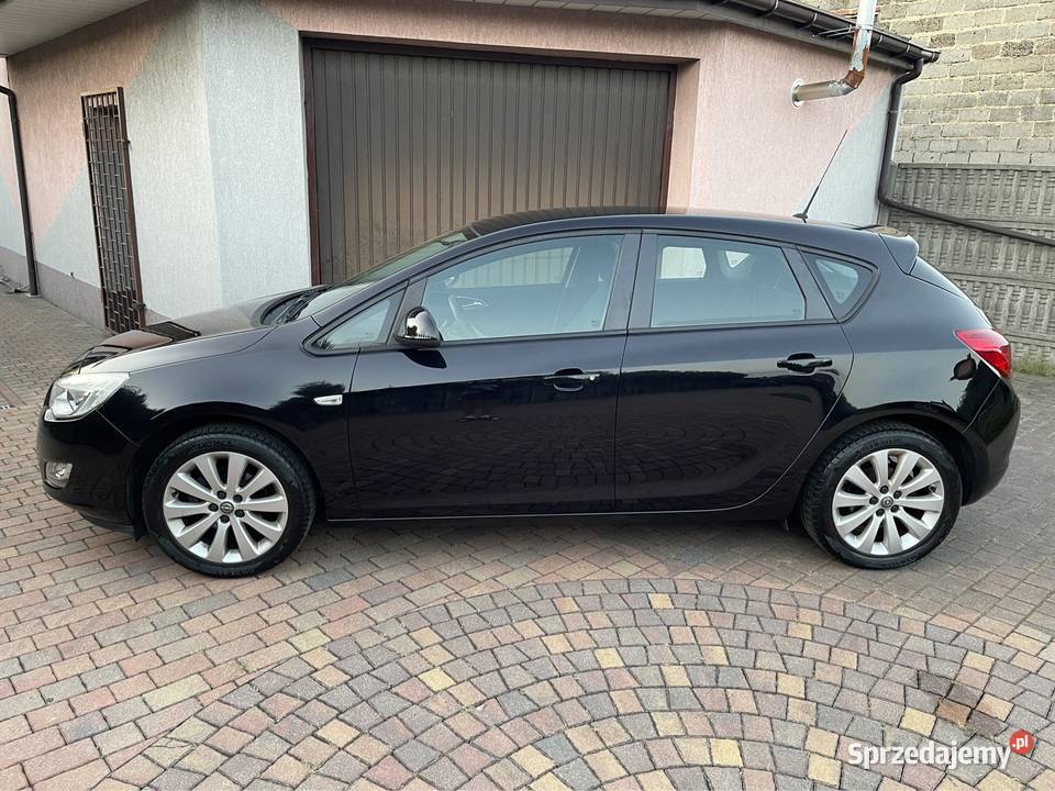 Opel astra J 16 benzyna klima Alu piękne auto 1600cm3 Częstochowa