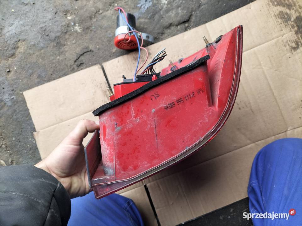 VW PASSAT B5 KOMBI LAMPA TYŁ TYLNA LEWA Kamień-Kolonia