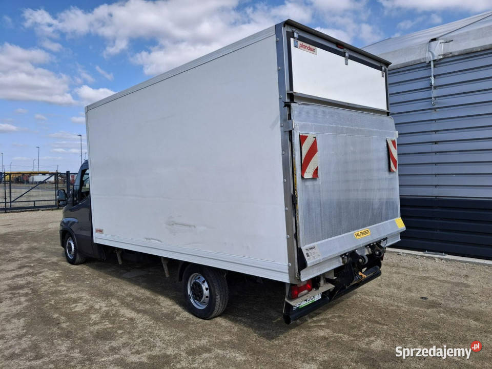 Iveco Daily 35S18 H Rok produkcji 2021 Komorniki