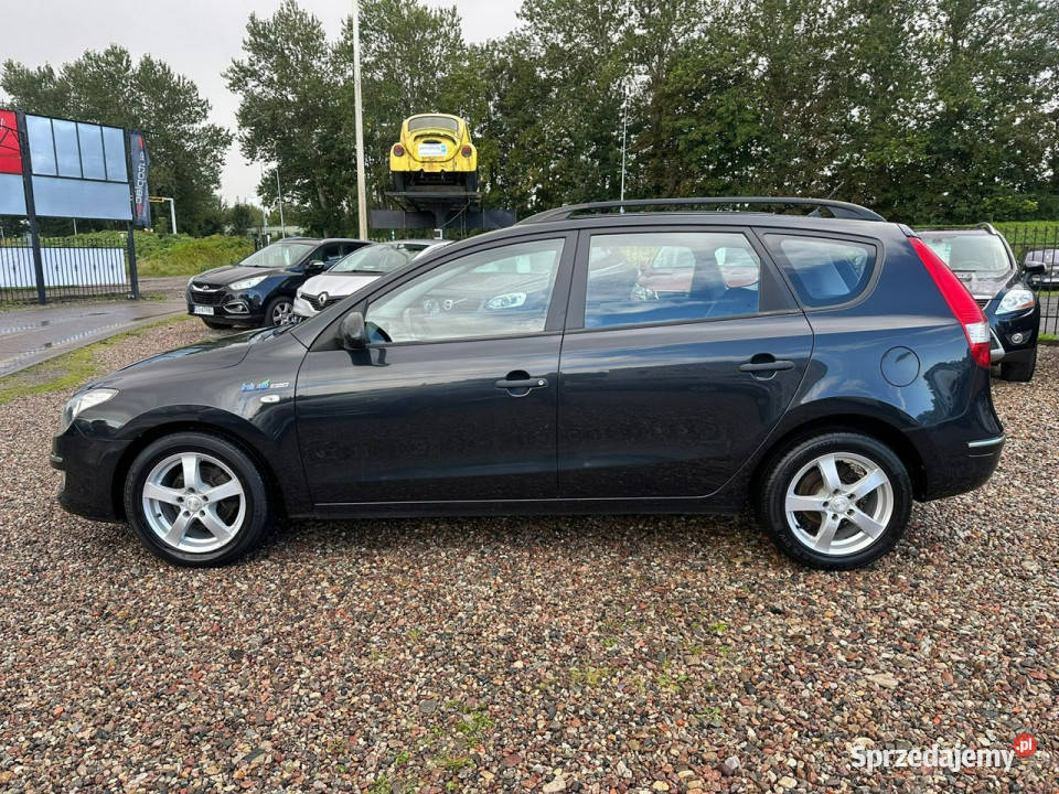 Hyundai i30 Hyundai i30CW 2009 16 diesel 115 lakier metallic Słupsk