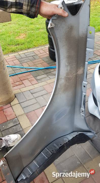 Błotnik Przedni MERCEDES CKLASA W205 lakier 988 Radom