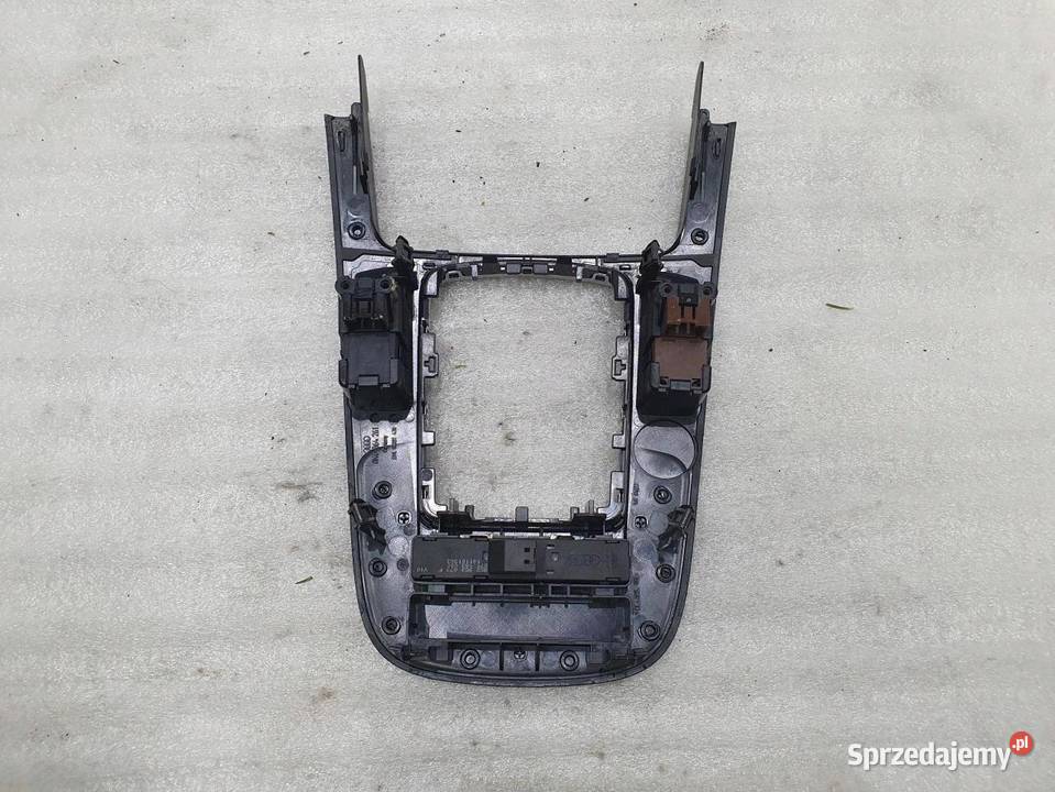 GAŁKA ŚRODKOWY RAMKA AUDI A4 B8 8K0864261
