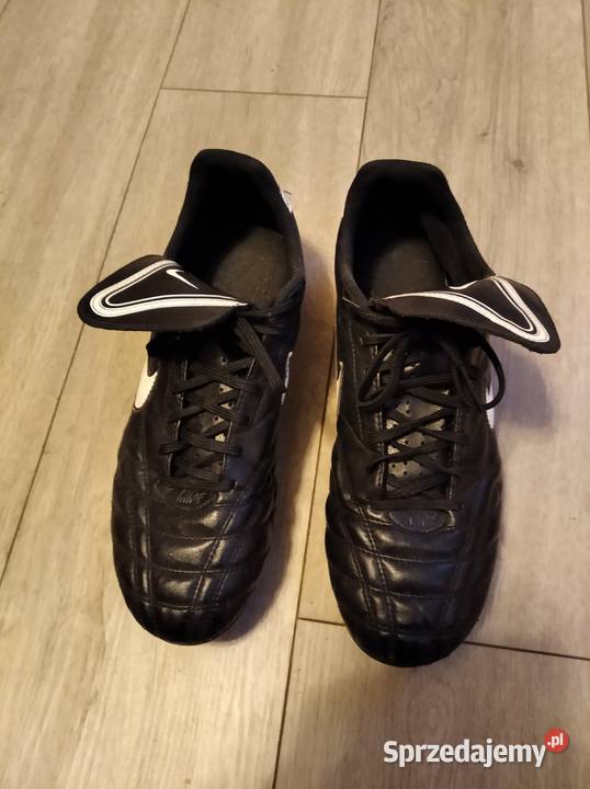 Korki firmy NIKE TIEMPO