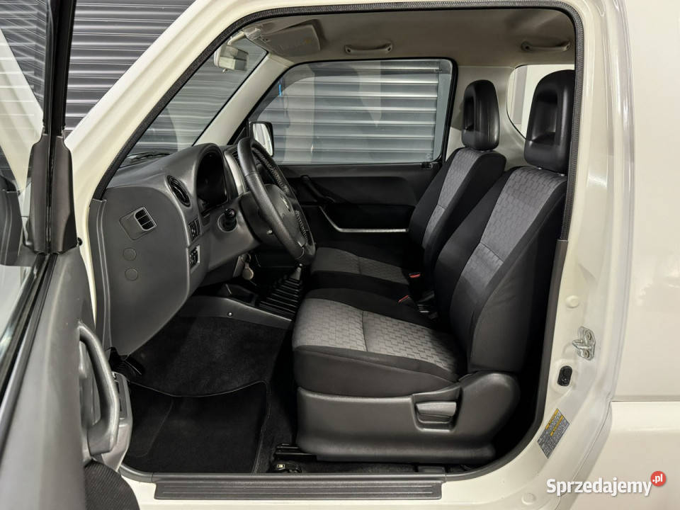 Suzuki Jimny w Oryginale nowy 125tyśkm 1wł Full Rok produkcji 2009 Jimny Chechło sprzedam