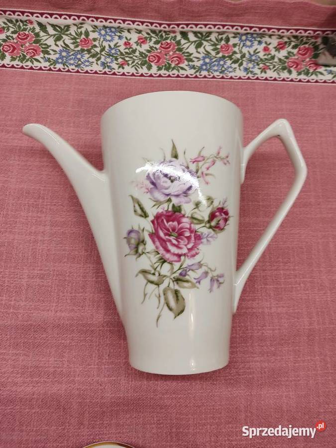 Dzbanek porcelanowy Chodzież z kwiatowym motywem Głuchołazy