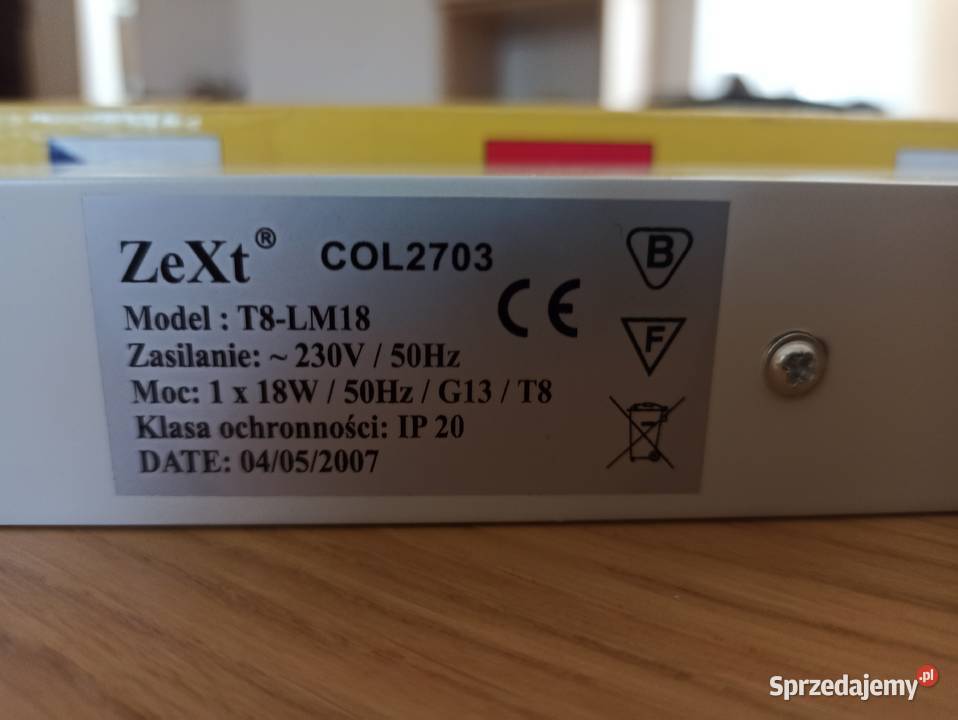 Świetlowka z wylacznikiem 1x18W zext Jabłonna sprzedam