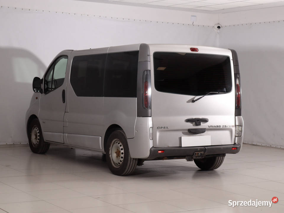 Opel Vivaro 25 CDTI srebrny Vivaro mazowieckie Piaseczno