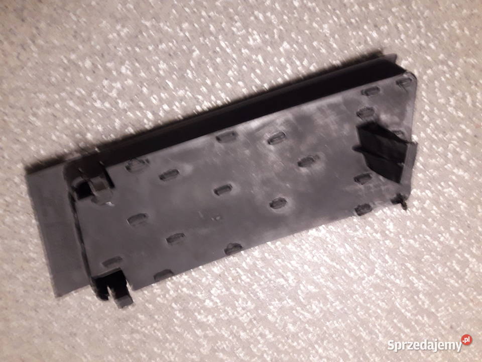 kratka zaślepka halogenu prawa audi a4 b5 lift listwy na zderzak Zamość