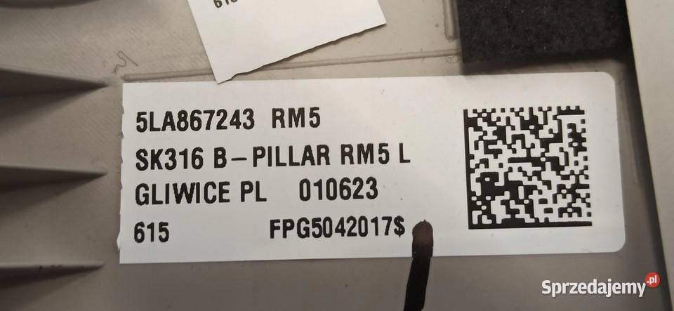SKODA ENYAQ OSŁONA SŁUPKA LEWA 5LA867243 Podszybia