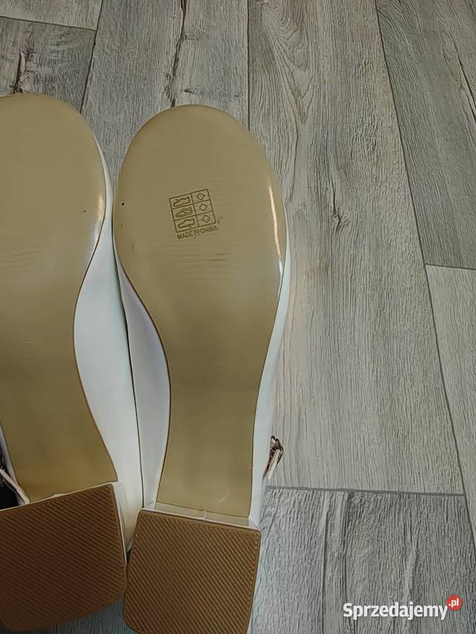 4243 Kremowe czółenka wieczorowe na szeroką Kraków sprzedam