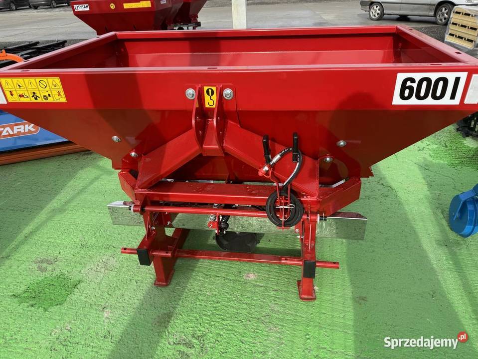 Rozsiewacz do nawozów dwutarczowy TYTAN Sadkowo sprzedam