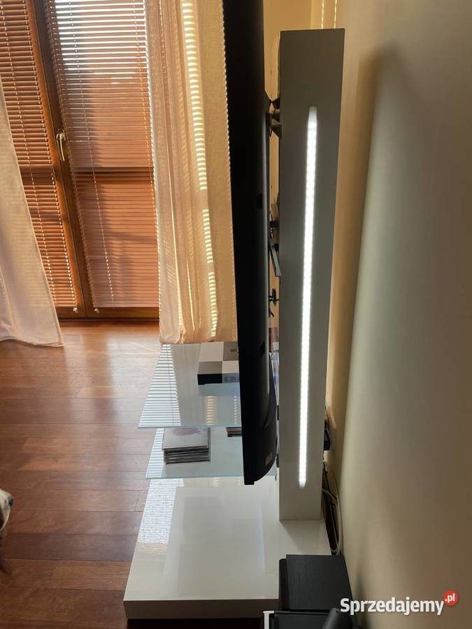 Nowoczesny stolik RTV biały wysoki połysk LED 132cm Hipolitów