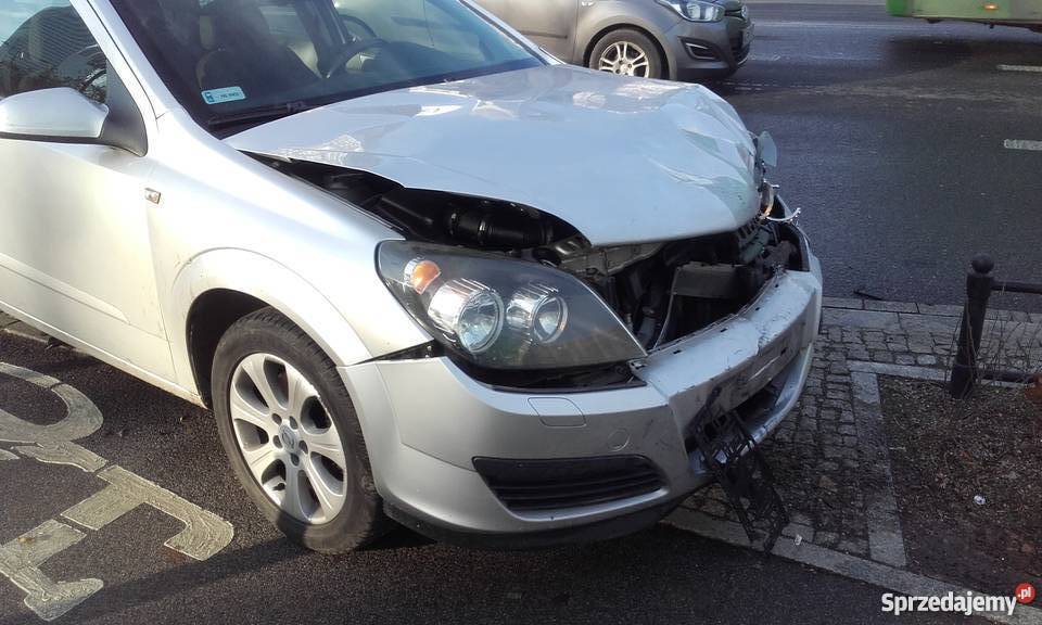 Wutam sprzedam opla astre uszkodzona wsrte kupiony w Polsce Astra