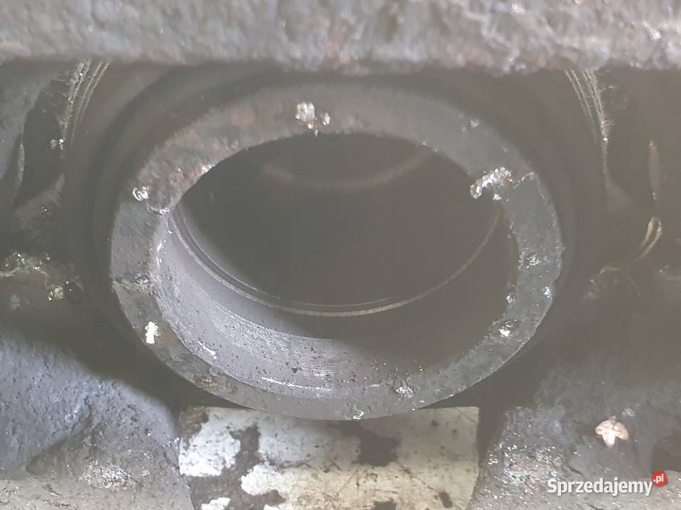 Volvo XC90 I PRZEDNI ZACISK HAMULCOWY Prawy