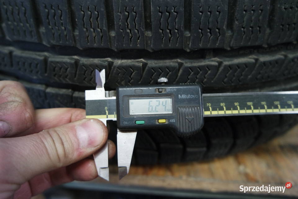 Komplet opon zimowych 21555 R17 NOKIAN WRA4 DOT Poznań sprzedam