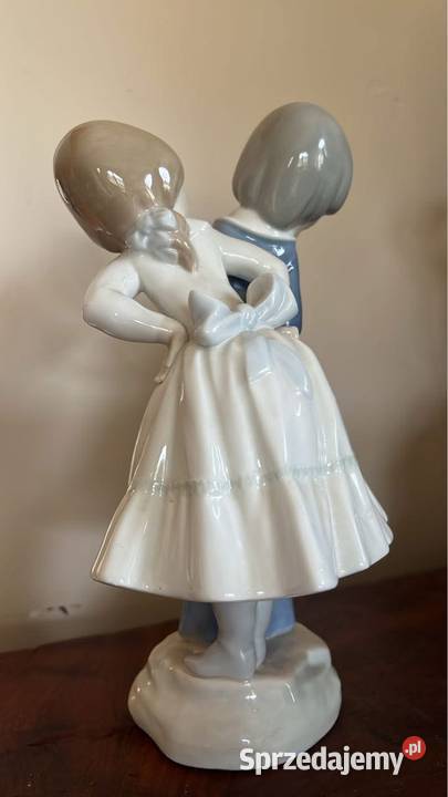 Figurka dziewczyny z chłopcem Figurka NAO Z Gdańsk