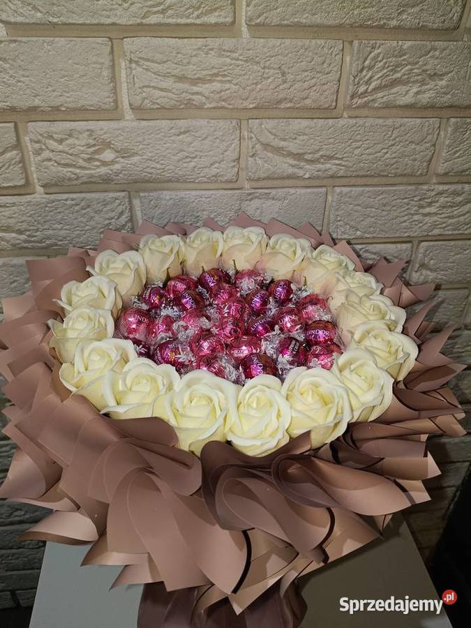 Bukiet na urodziny Walentynki Box ze słodyczy Lądek