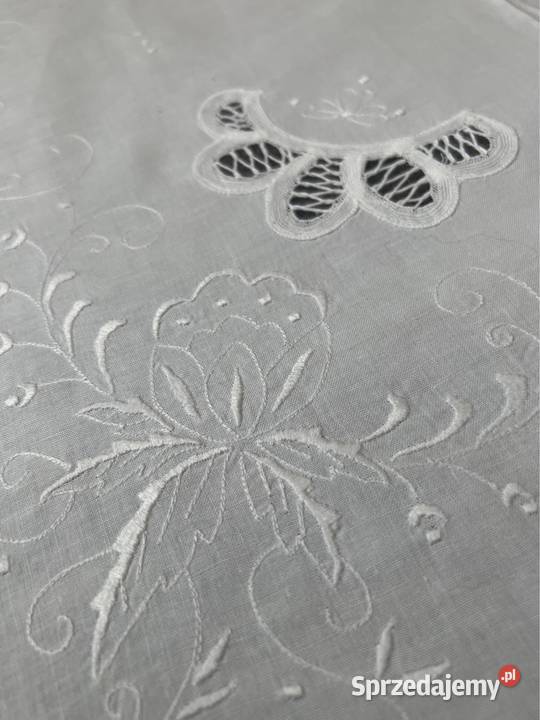Obrus biały haftowany z koronkami śląskie Zabrze