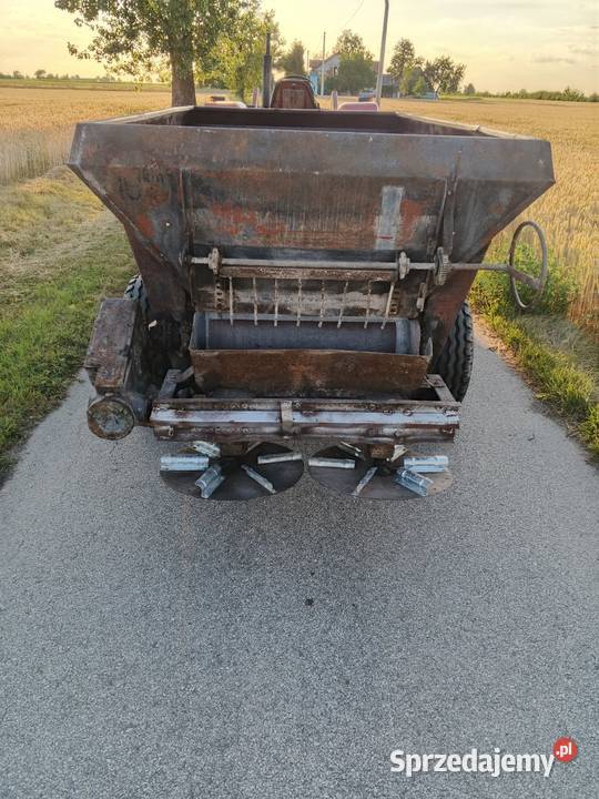 Rozsiewacz wapna Piast RCW 3 Skarżyn