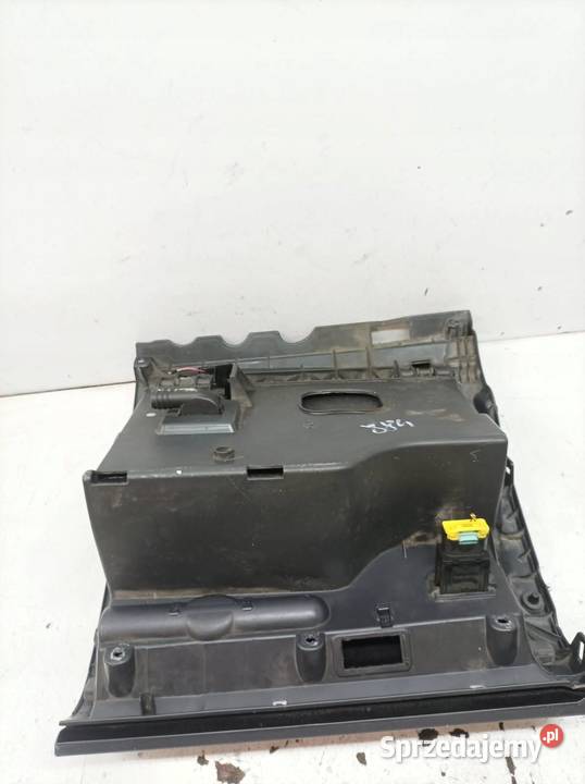 SCHOWEK PRAWY PASAŻERA DESKI EU 5M1857097K