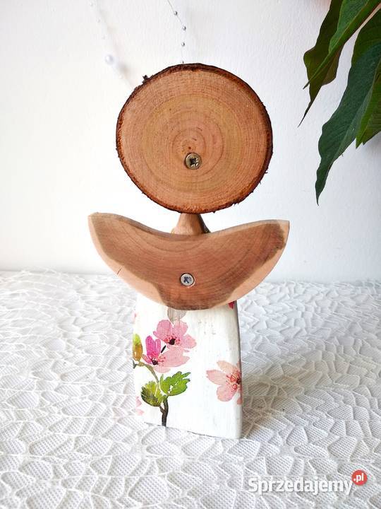 Anioł w sukience w różowe kwiatki dolnośląskie