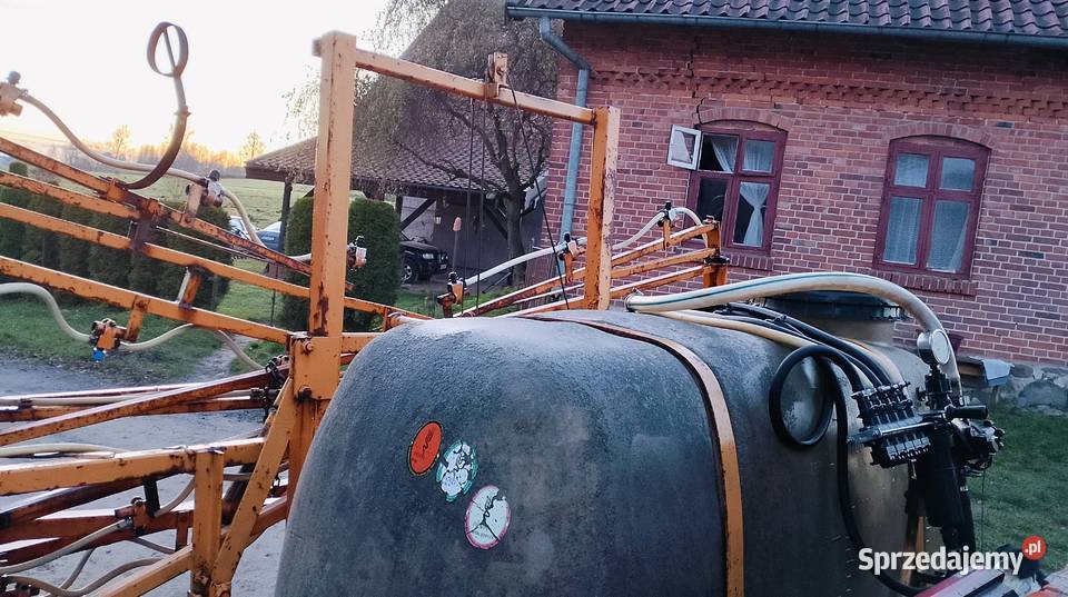 Opryskiwacz RAU 800l zawieszany Dywity