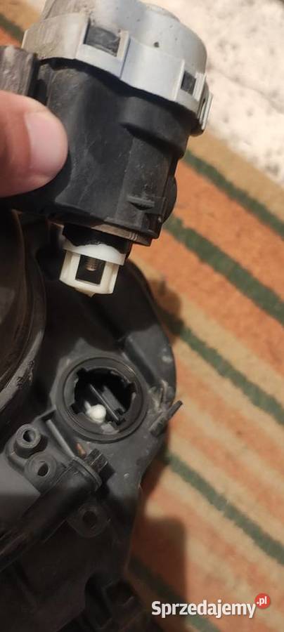 Lampa Dodge Durango Xenon 14 r uszkodzona Krasnystaw
