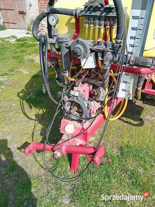 Opryskiwacz ciągany 1000 l firmy Pilmet 1015