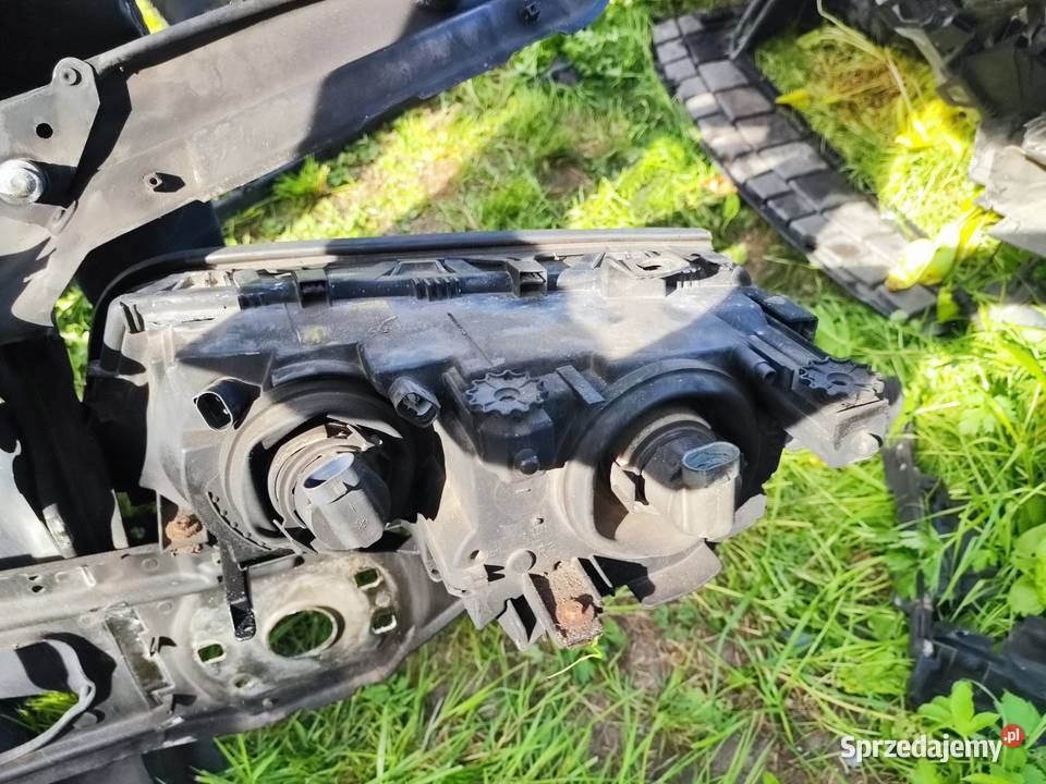 Lampa e 46 przednia lewa delikatne pęknięcie do Szczecin