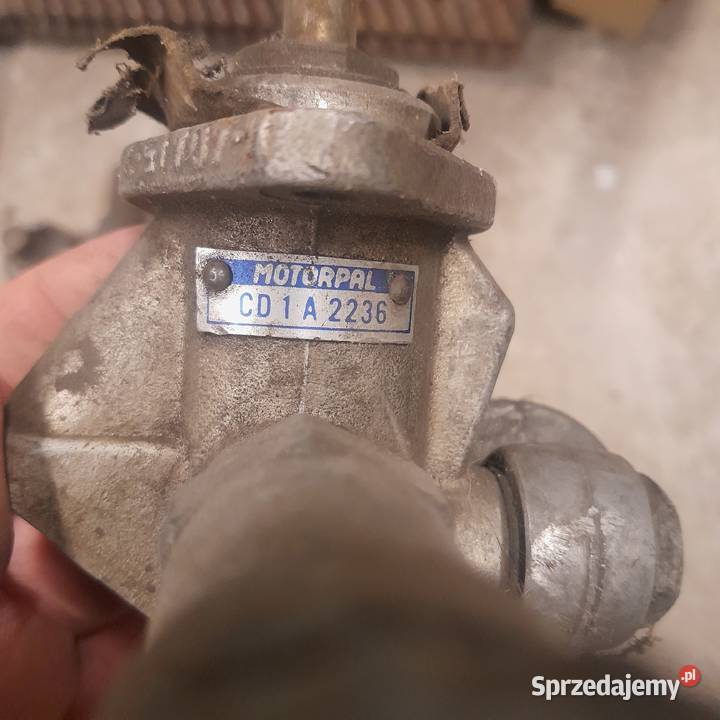 Pompka zasilająca silnik mercedes claas Części i osprzęt rolniczy łódzkie sprzedam