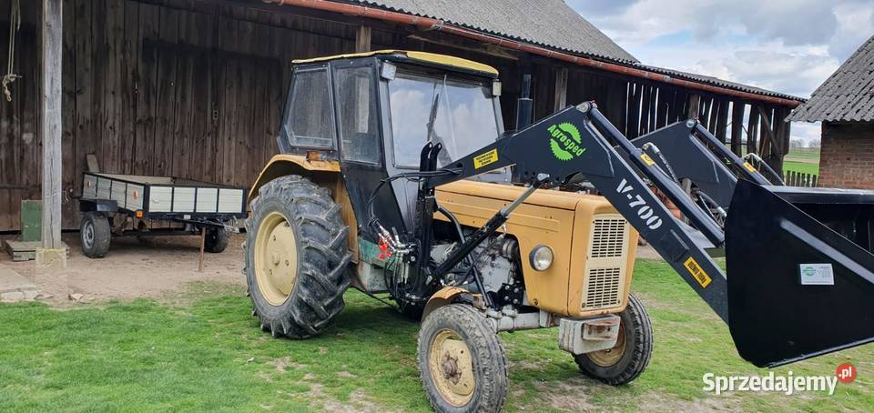 Ładowacz czołowy firmy Agrosped model V700