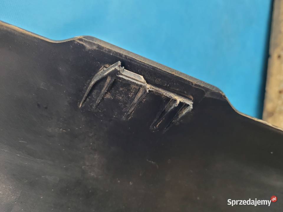 CASE IH PUMA 145 12r OBUDOWA TŁUMIKA WYDECHOWEGO Kolno