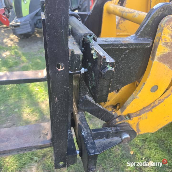 Kareta z przesuwem hydraulicznym i widłami z Konin