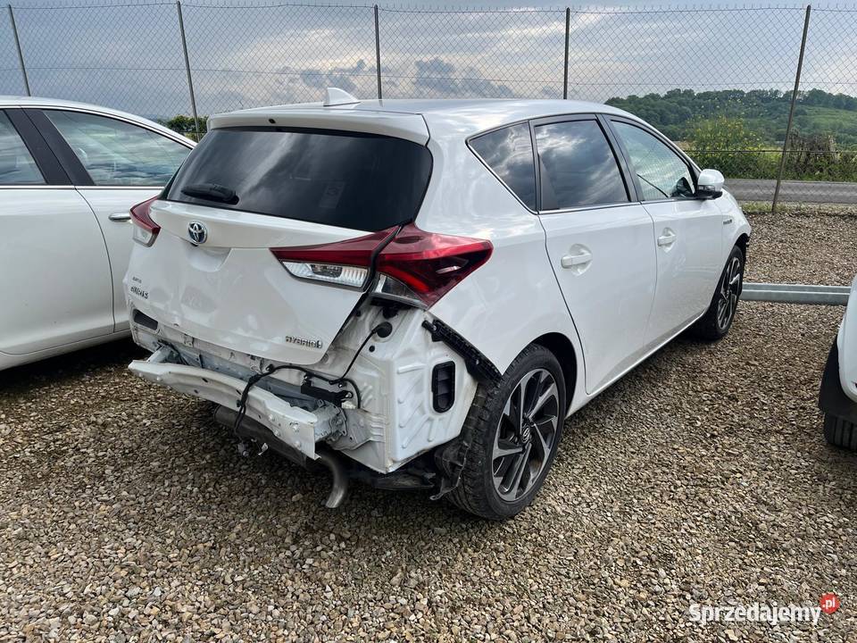 TOYOTA Auris II 18 136 Design EY474 biały sprzedam
