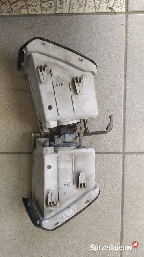 Subaru Legacy 1998 1999 2001 2002 halogen prawy Byków