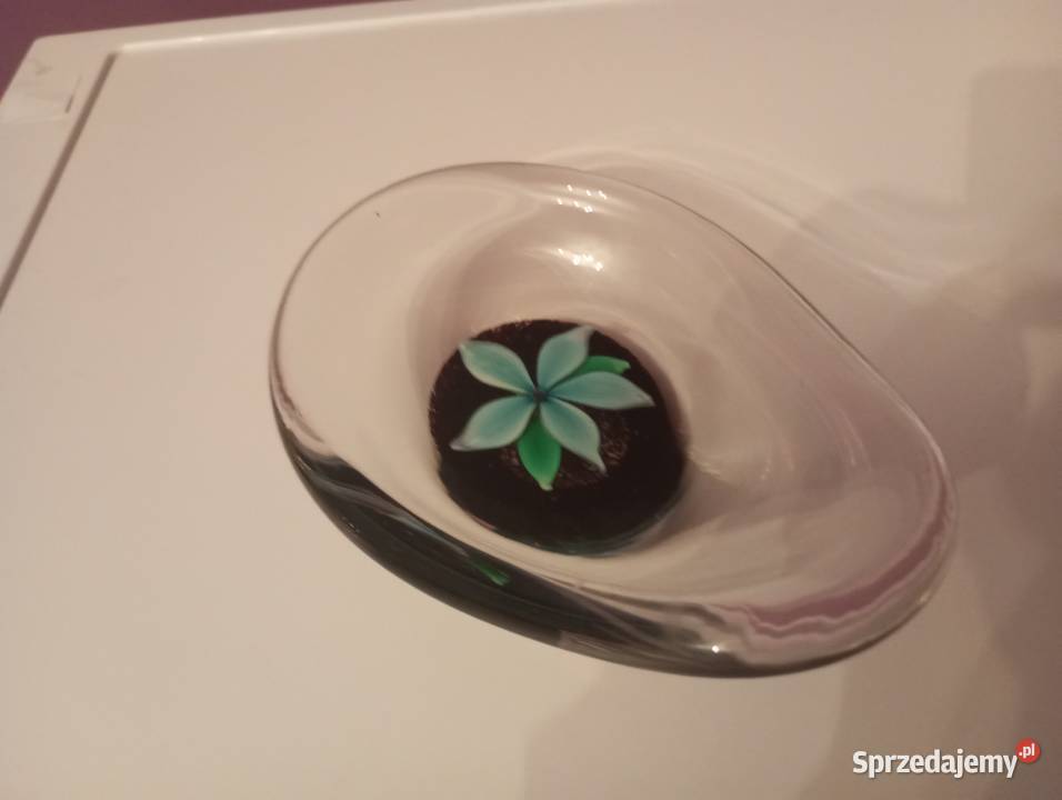 Szklana patera autorstwa Paula Kedelva Biłgoraj