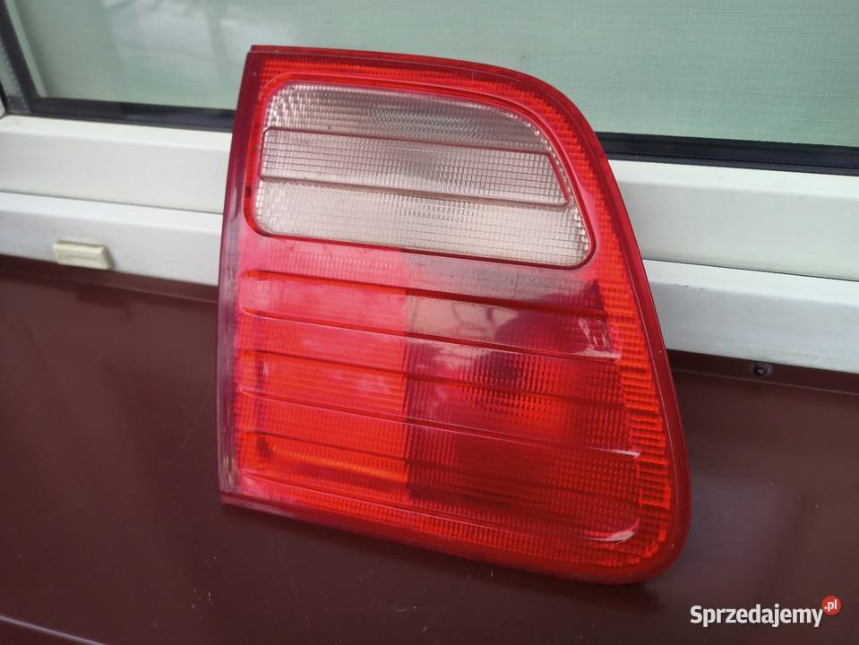 Mercedes W210 kombi lampa tył tylna lewa w klapę Sieradz