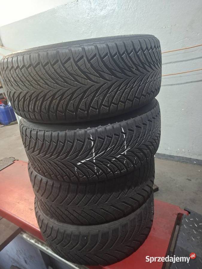 Komplet opon wielosezonowych do SUVa 17cale