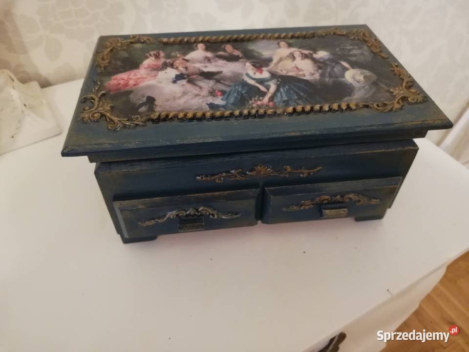 Toaletka z reliefami