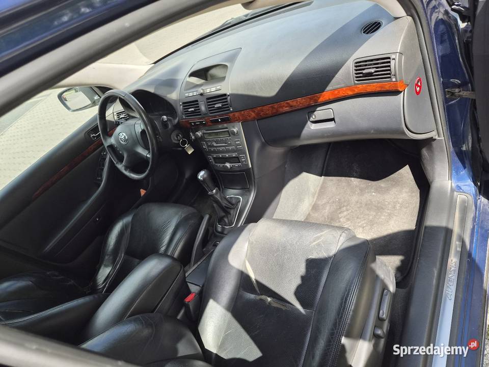 Toyota Avensis Salon Polska nowości w rodzinie nieuszkodzony Opole