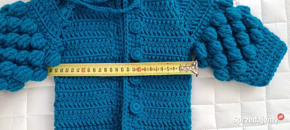 Sweterek niemowlaka rękodzieło bubbles pompony 6m+