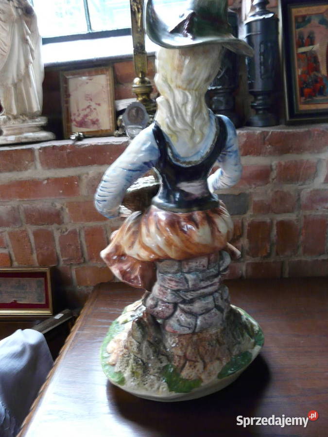 Figura damy z koszykiem Rybnik