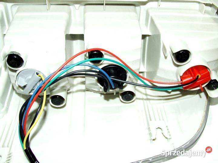 LAMPA TYŁ LEWA FORD RANGER 2009 2012 KOMPLETNA sprzedam