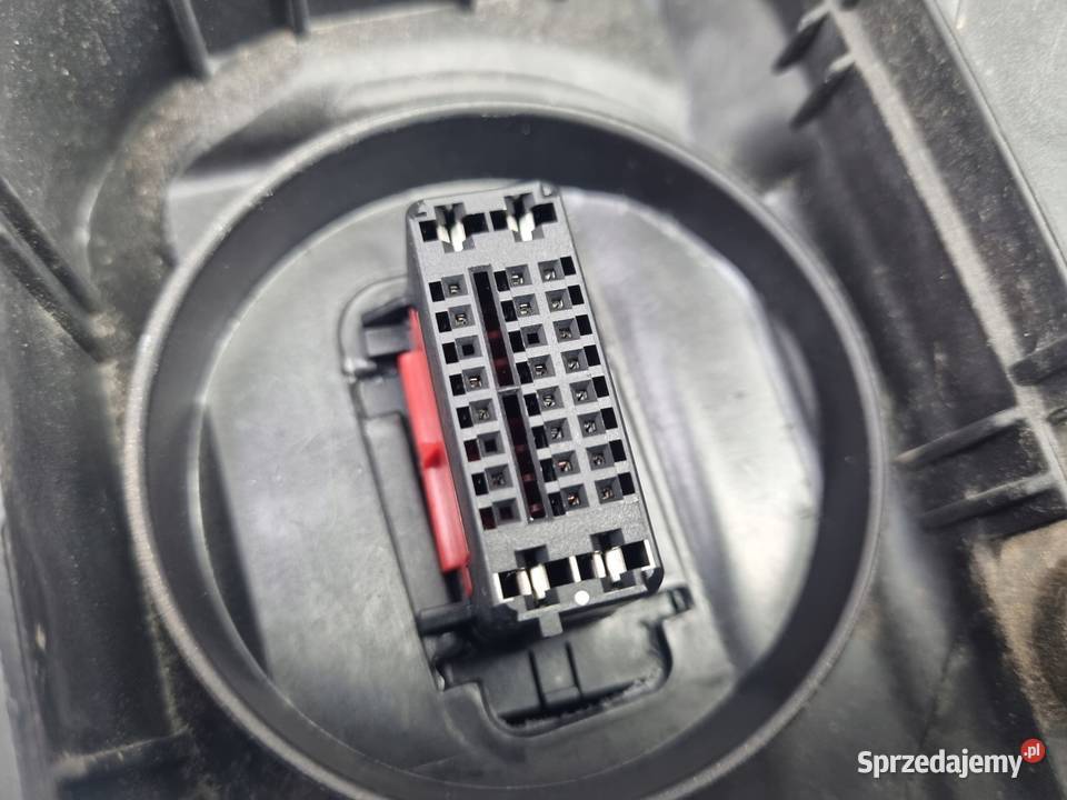 LAMPA PRAWA Volvo V60 S60 II LIFT PRZEDNIA prawy