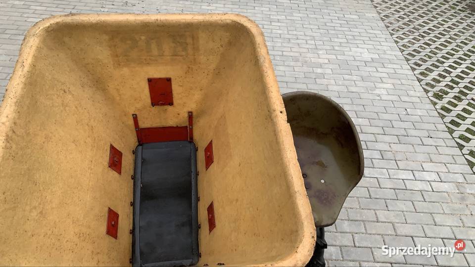 Rozsiewacz nawozu KOS Rolnictwo Truskawiec