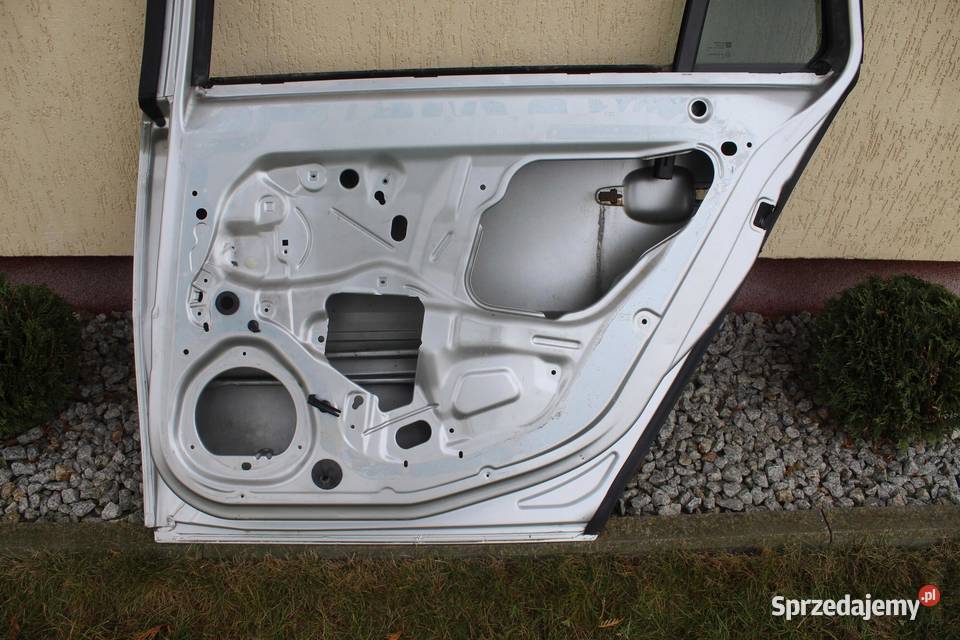 DRZWI PRAWY TYŁ Z157 OPEL VECTRA C KOMBI