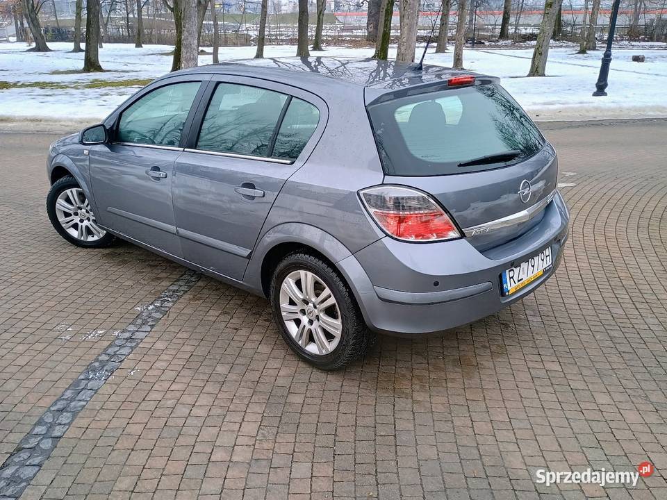 Opel Astra H 19 CDTI 140 AUTOMAT Krosno